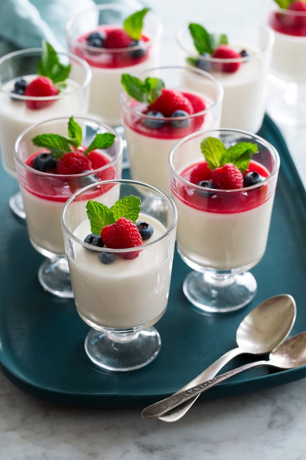 Bánh ăn kèm khi uống cà phê Panna Cotta