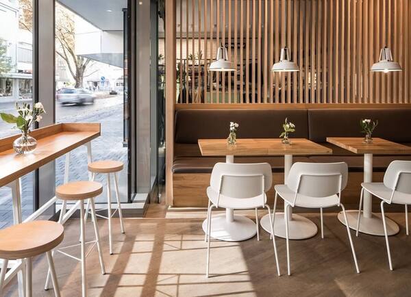 Ánh sáng quán cafe phong cách Hàn tự nhiên, ấm áp